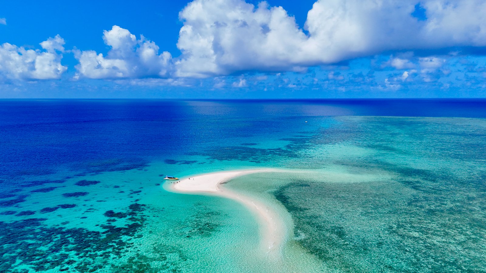 The sand cay from above