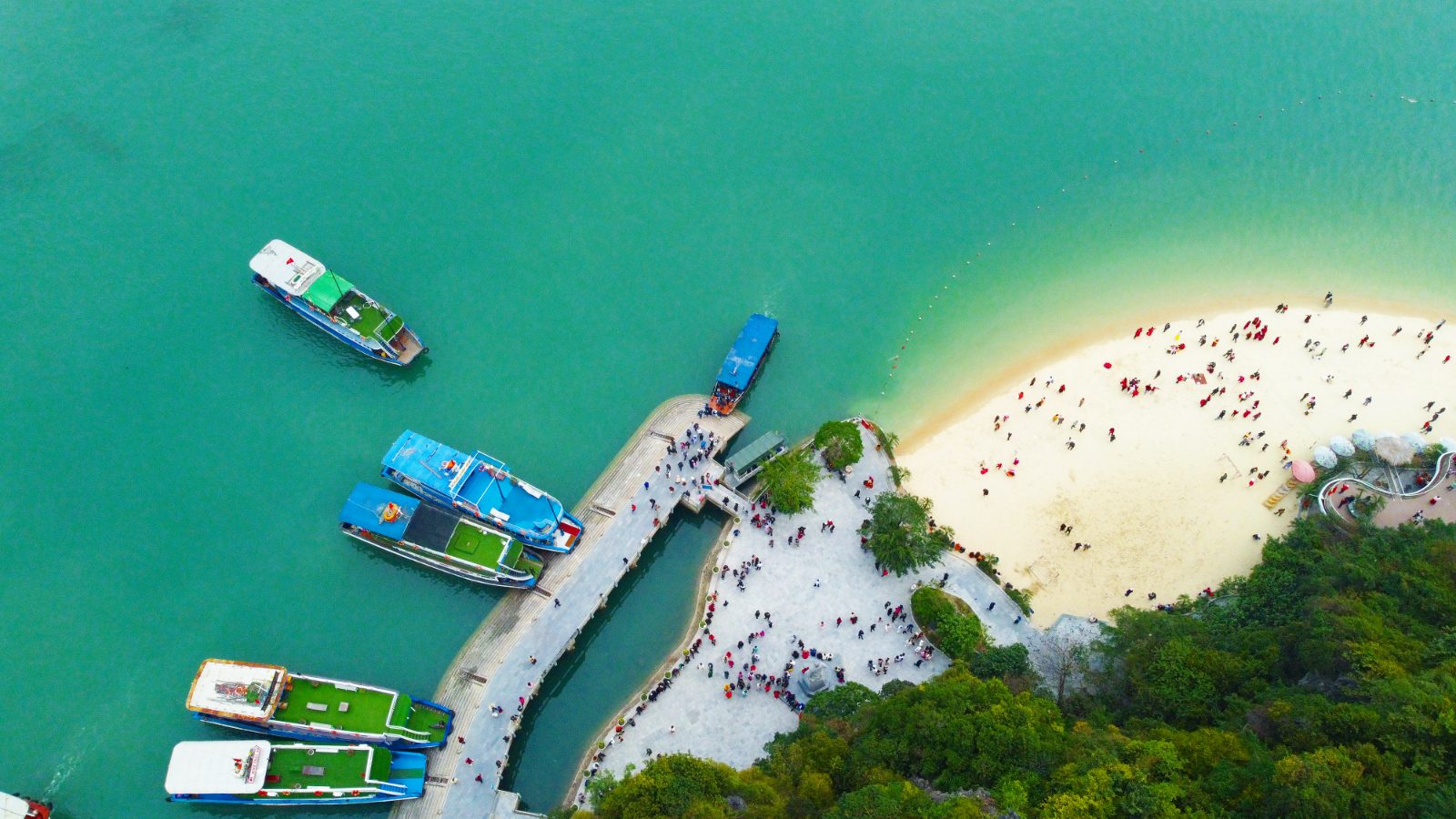 Halong Bay (landscape)