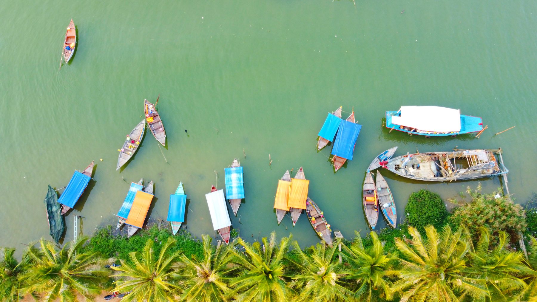 Fishing boats on the Thu Bon