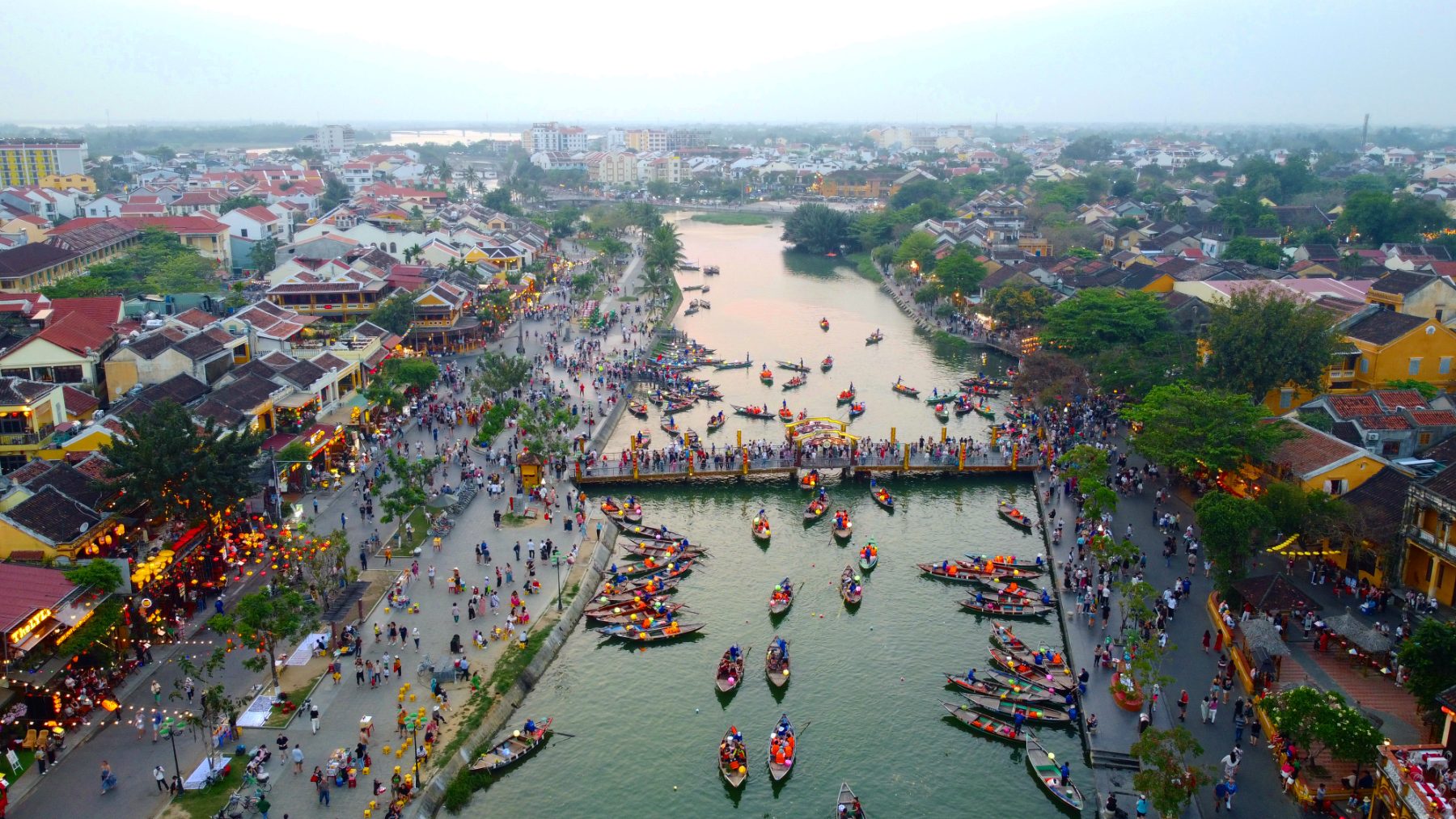 Hoi An old town at dusk