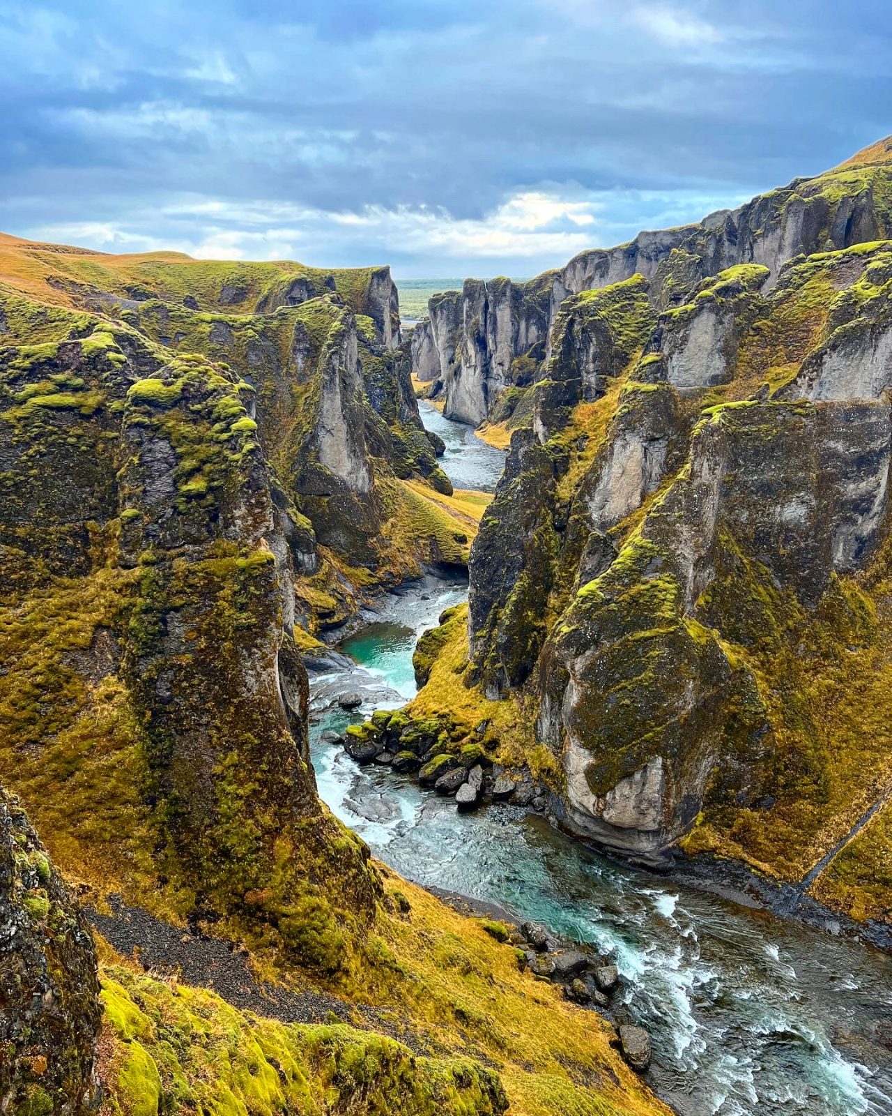 Fjaðrárgljúfur Canyon